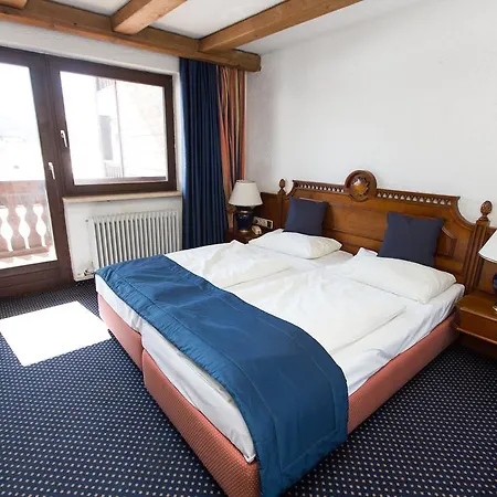 מלון Hocheder 4*